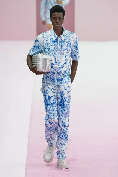 Look 10